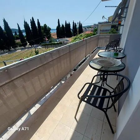Viola Trogir